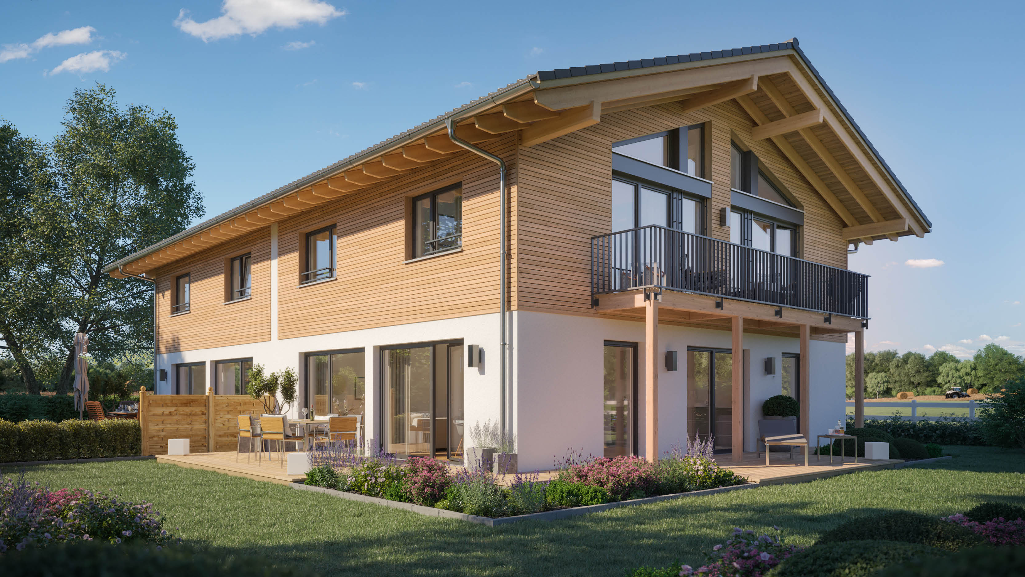 Modernes Einfamilienhaus mit Holzfassade, Balkon, Terrasse und Garten unter blauem Himmel mit Wolken im Sommer.