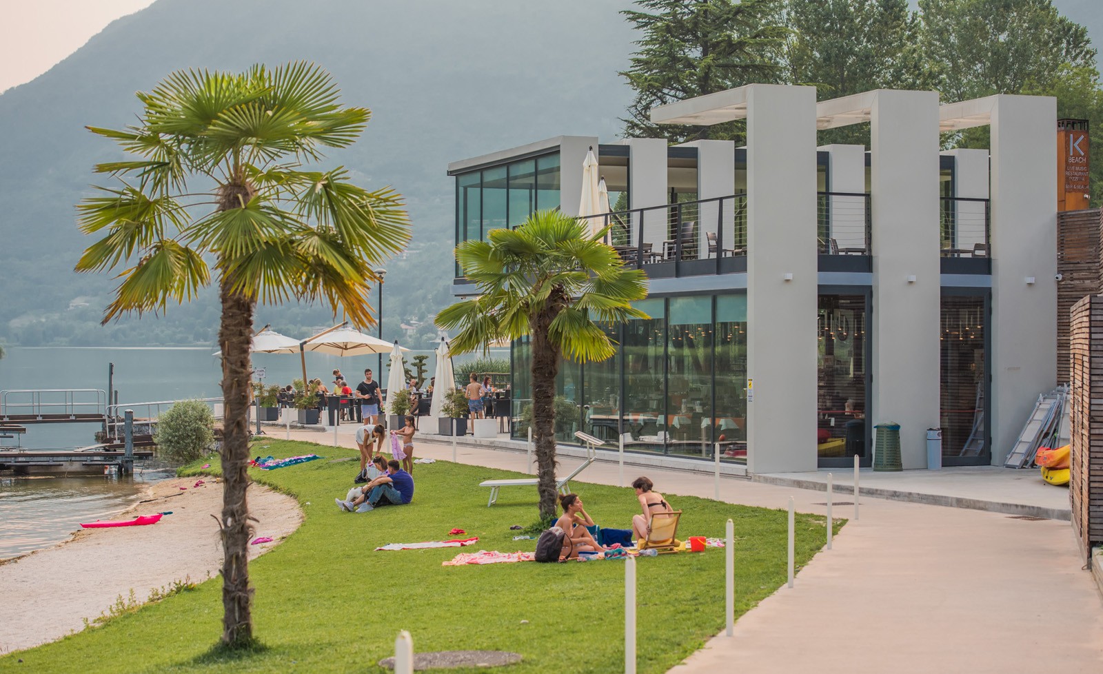 5 Lidi attrezzati al lago in Lombardia dove fare il bagno con i bambini - Milano da piccoli