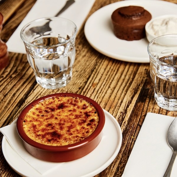 Crème brulée et gateau au chocolat du rennequin