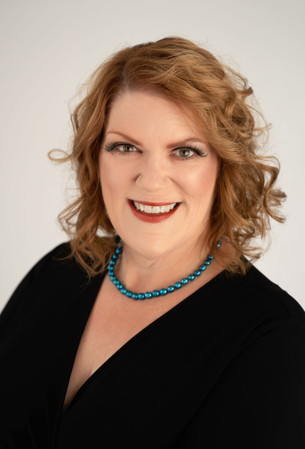 leanne hernandez headshot