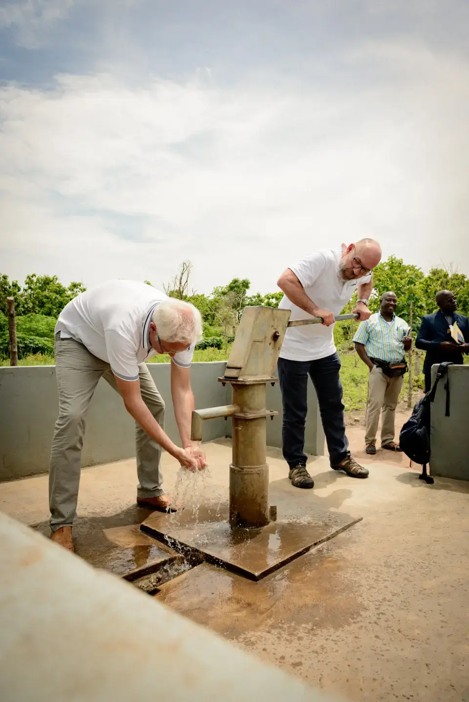 Arbeiten an der Infrastruktur eines Dorfprojekts in Togo.
