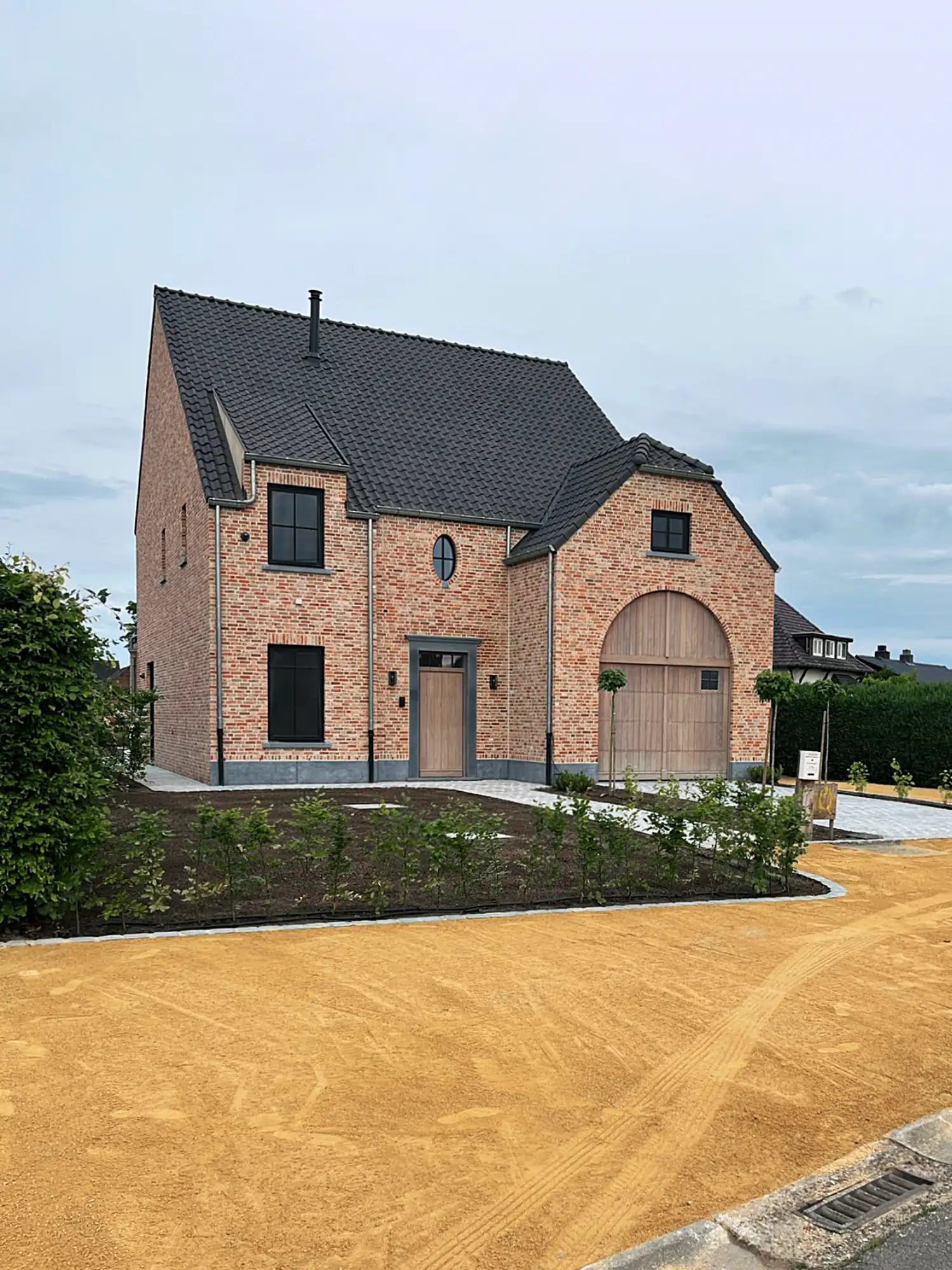 Professionele aanleg tuinen voor nieuwbouw of bestaande woningen, aanleg Pelt, Geel, Lommel en omstreken.
