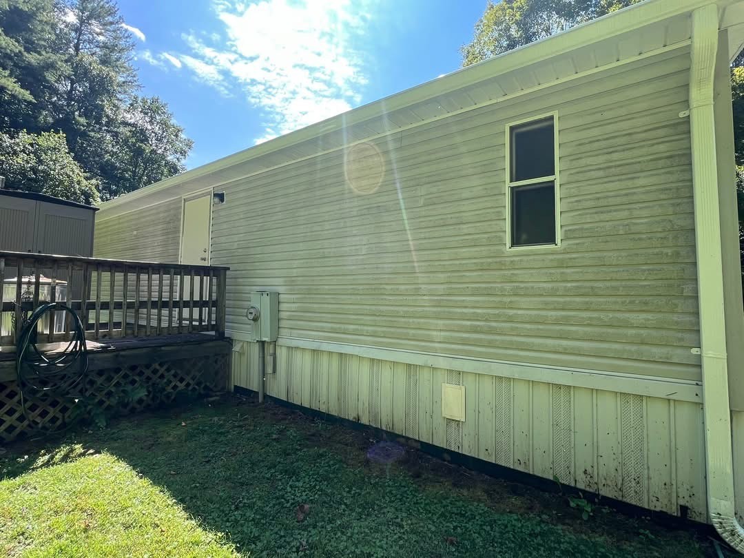 Before mobile home siding soft wash