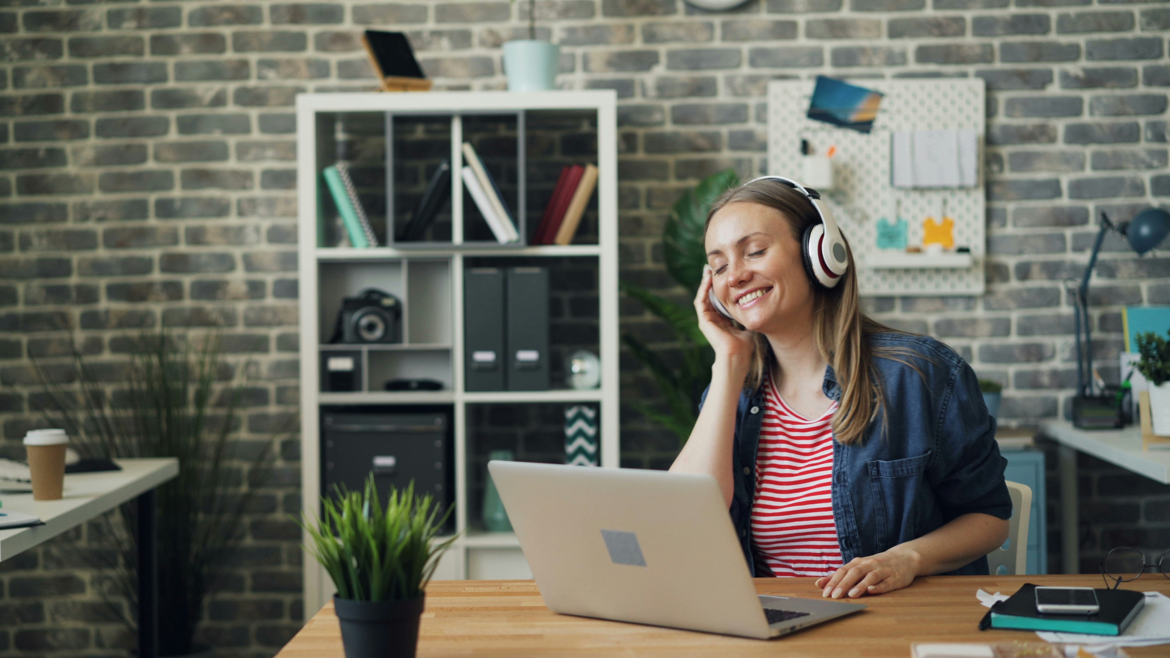 woman enjoying Meme Music