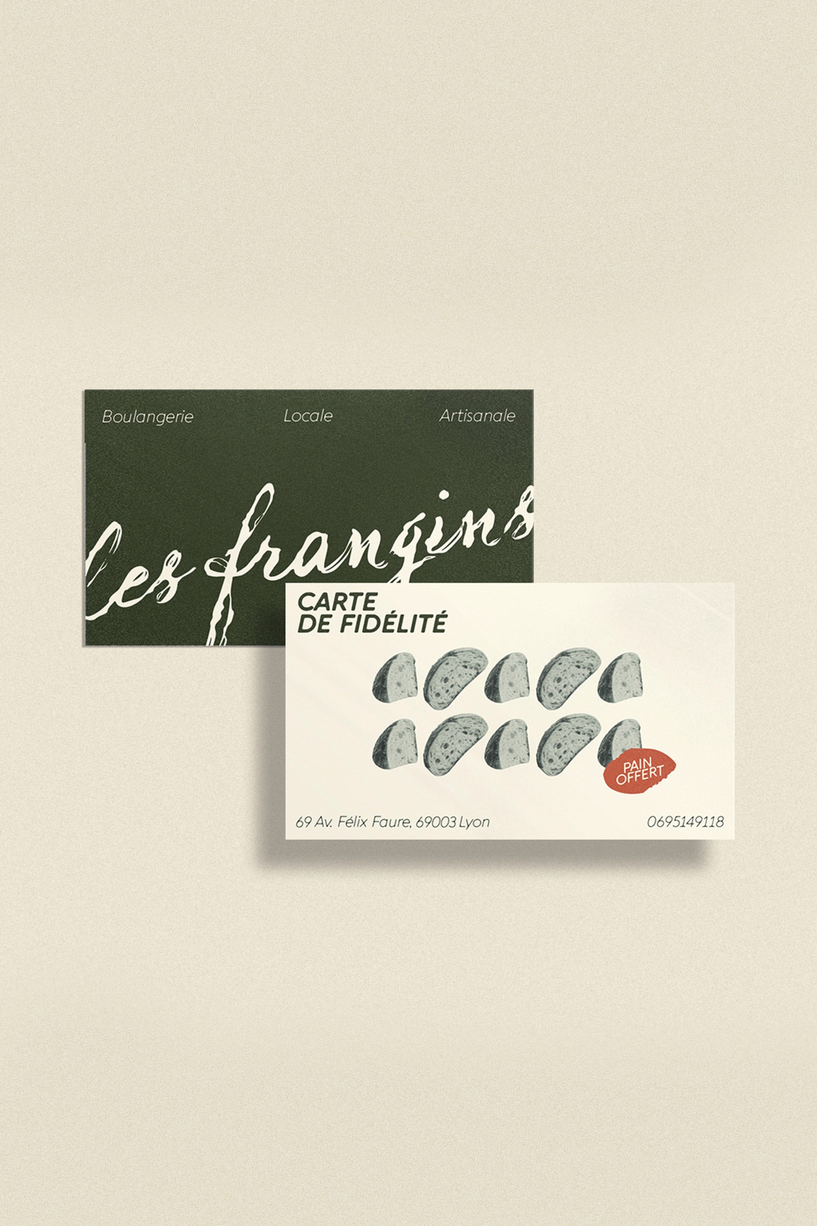 Packaging du restaurant Au fil du goût avec identité visuelle claire et design graphique épuré.