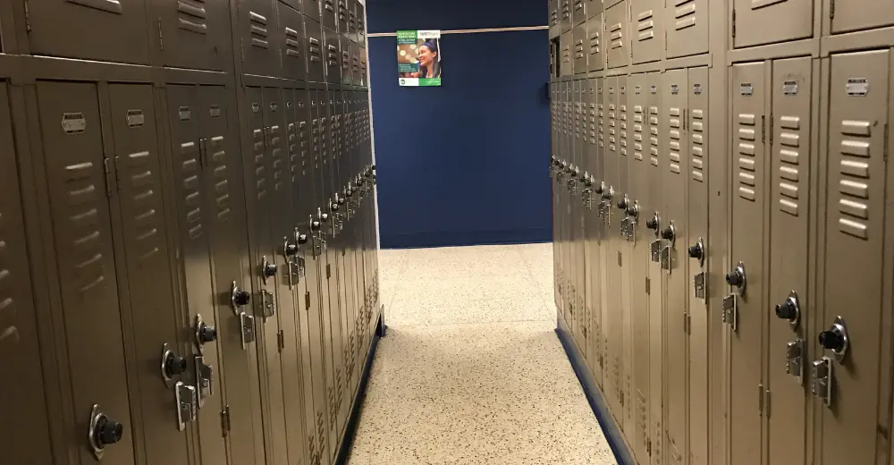 Lockers d'un High School aux États-Unis utilisés quotidiennement par les élèves avec STUDWAY.