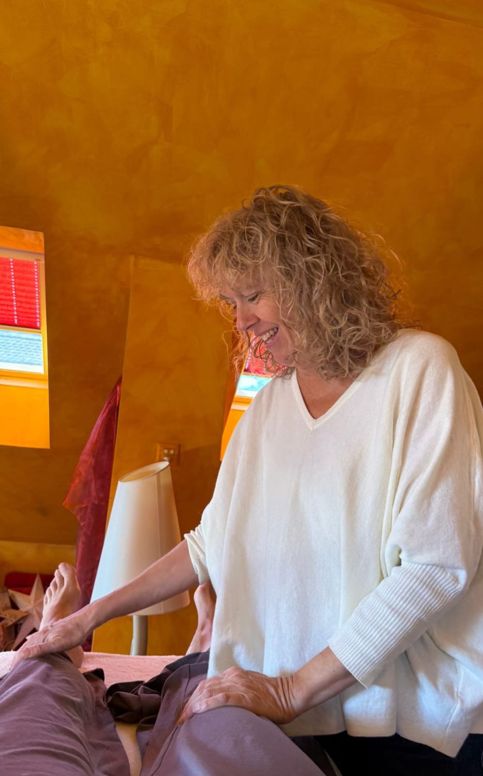 Espace chaleureux du Jardin de l’Être où Jeanne-Marie accueille ses clients.