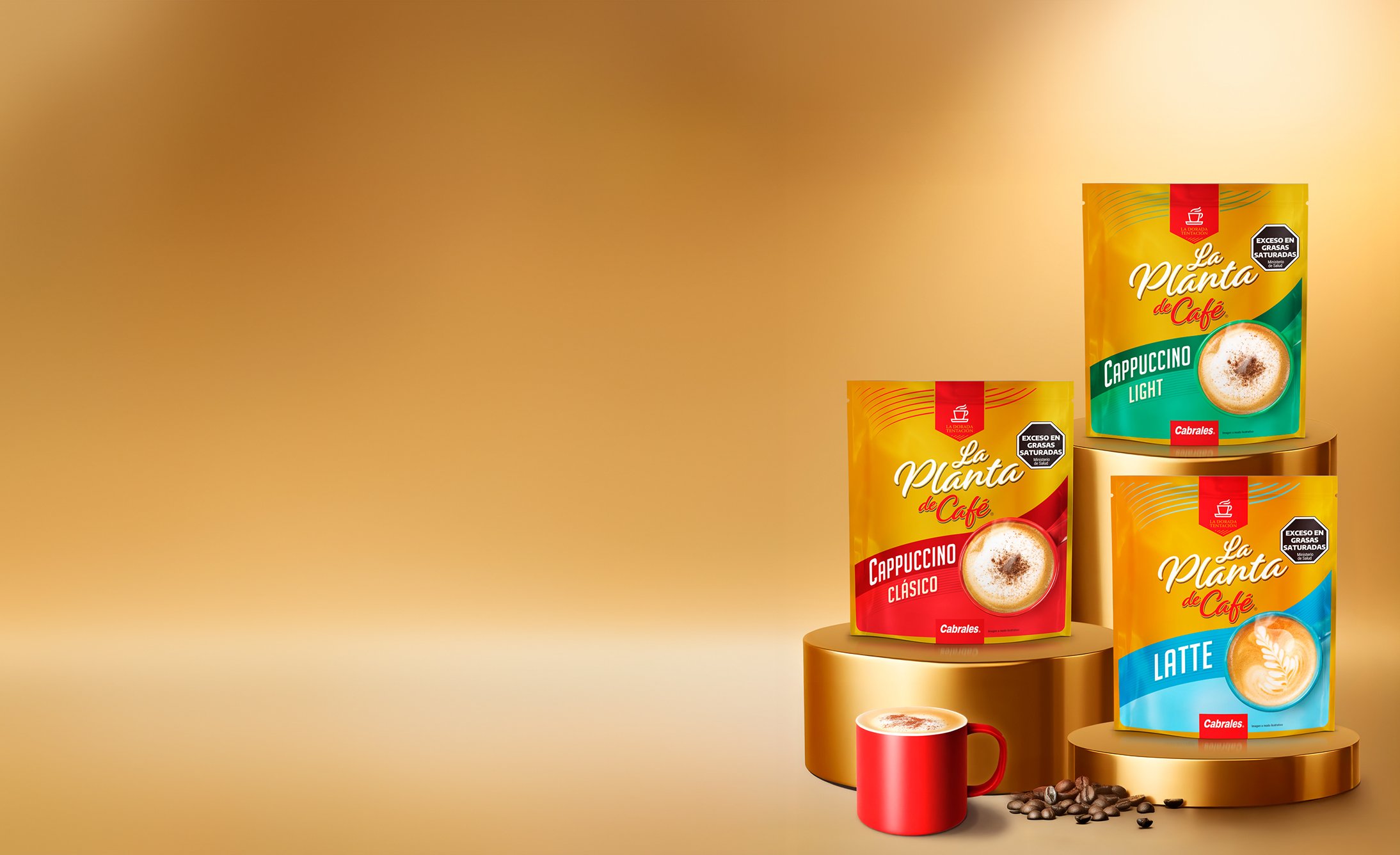 Three colorful coffee packets labeled "Cappuccino Clásico," "Cappuccino Light," and "Latte" are stacked on gold podiums with a red mug and coffee beans. A warm, inviting background adds a cozy feel.
