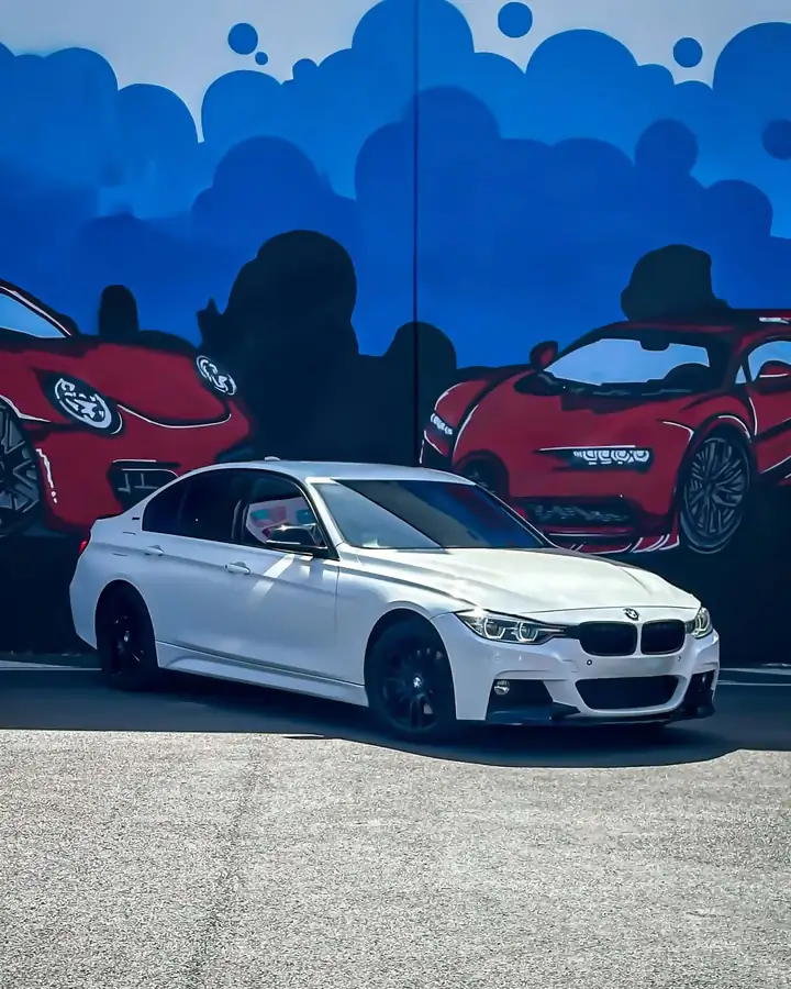 BMW 330E importée du Royaume-Uni