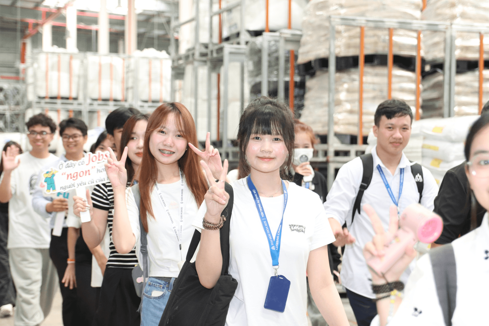 Sinh viên ngành Ngôn ngữ Trung Quốc trải nghiệm thực tế cùng Jinyu Company Tour 2025