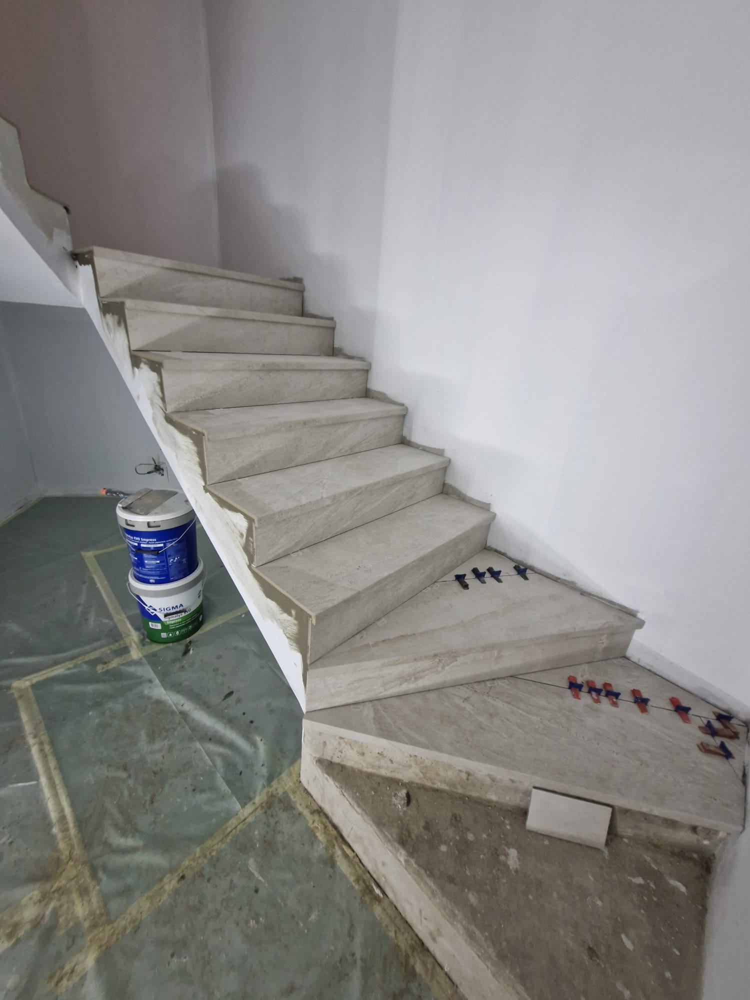 Pose de marches d'escalier sur mesure de 2 cm d'épaisseur à Saint-Brice-sous-Forêt (95)