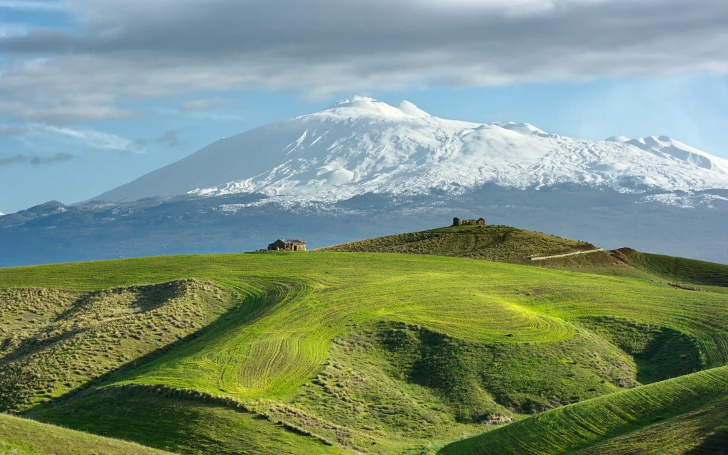 Vulkanen Etna må selvfølgelig besøkes når du er på Sykkeltur på Sicilia | Expa Travel