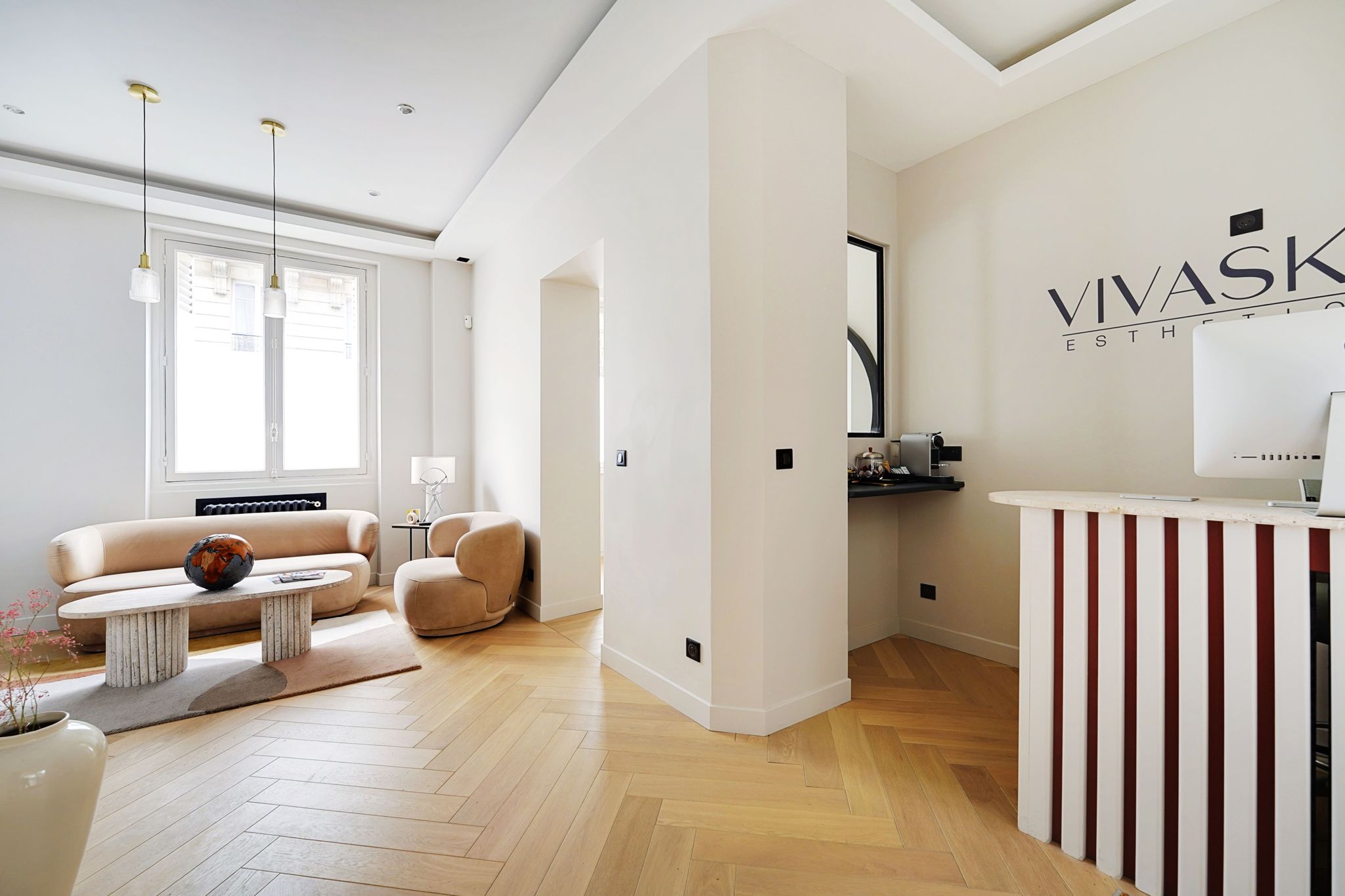 Intérieur clinique esthétique haut de gamme - VivaSkin Paris 16e