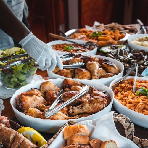 阿吉斯提、莫尼及埃伊納：由雅典出發的帆船遊覽，包括午餐和小食，票務在比雷埃夫斯