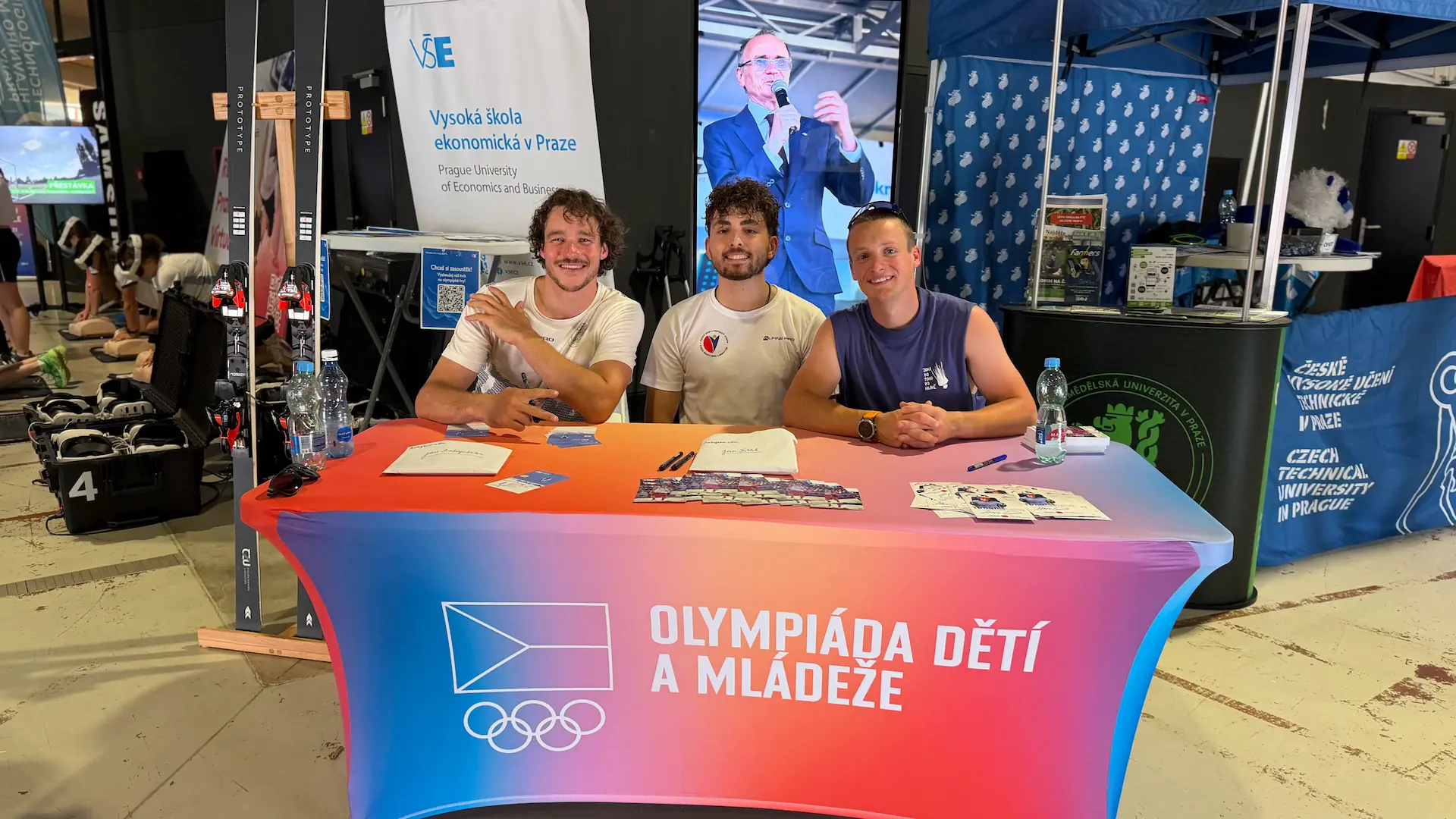 Jan Žídek ml., Jan Zabystřan a&nbsp;Timon Drahoňovský na autogramiádě na ODM 2026
