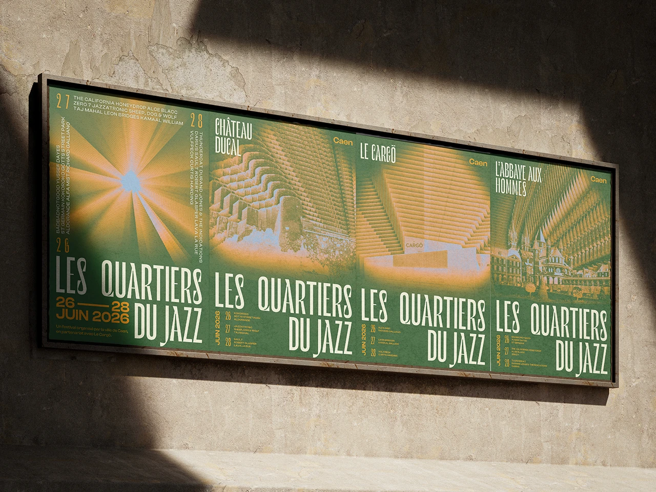 Collection des différentes affiches du festival collées sur un panneau