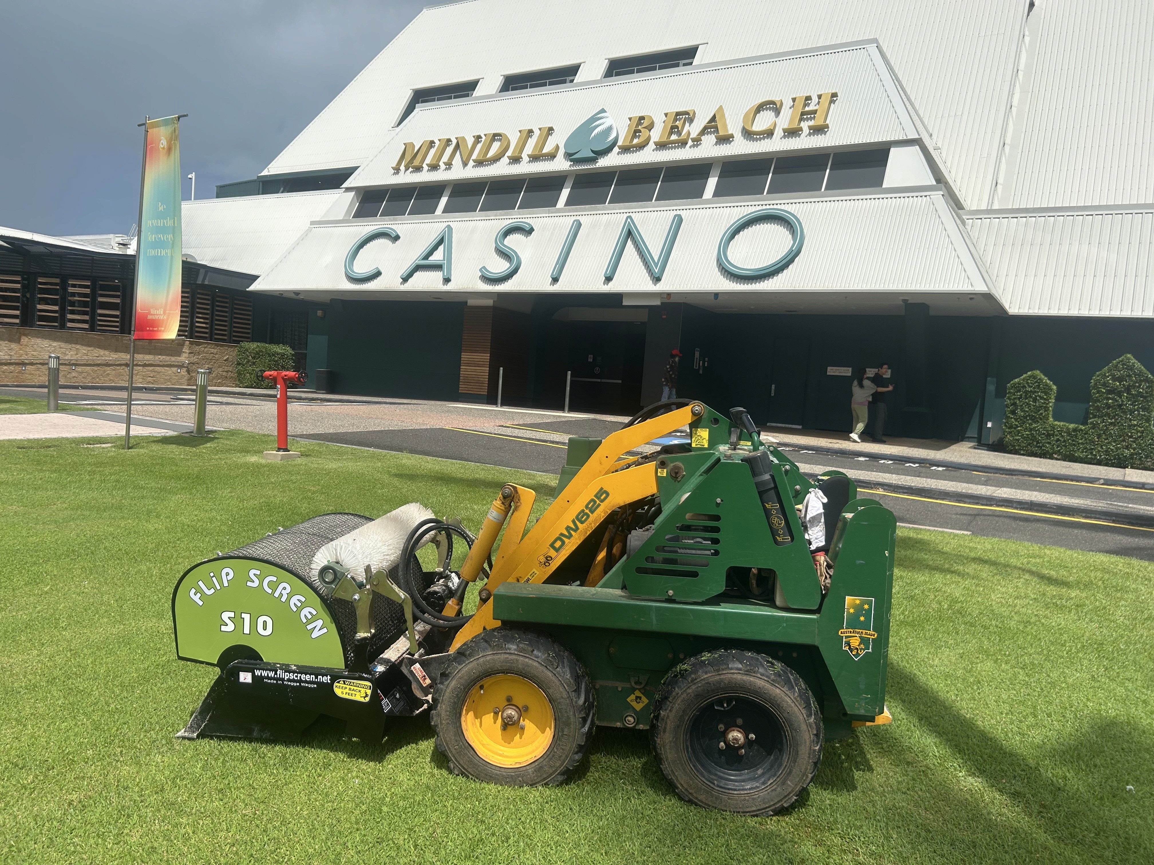 E20 FlipScreen on an Excavator 1