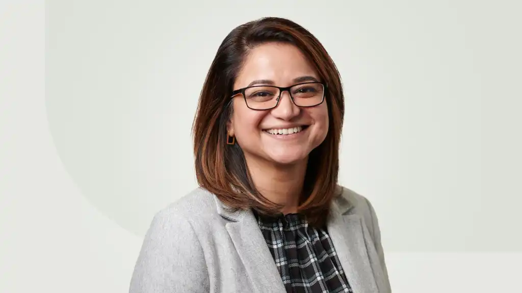 woman on focus photography