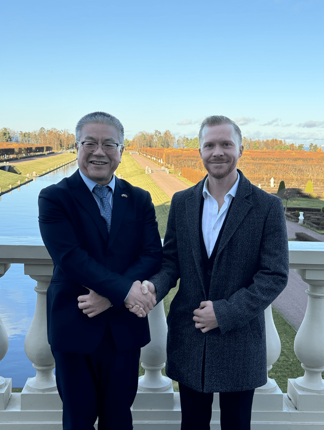 Ivan Loginov exhibition in the State Complex “Palace of Congresses”. with the Consul General of China