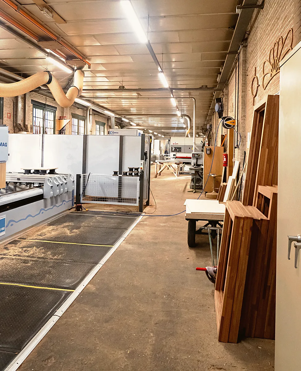 Massief houten deur klaar in het atelier