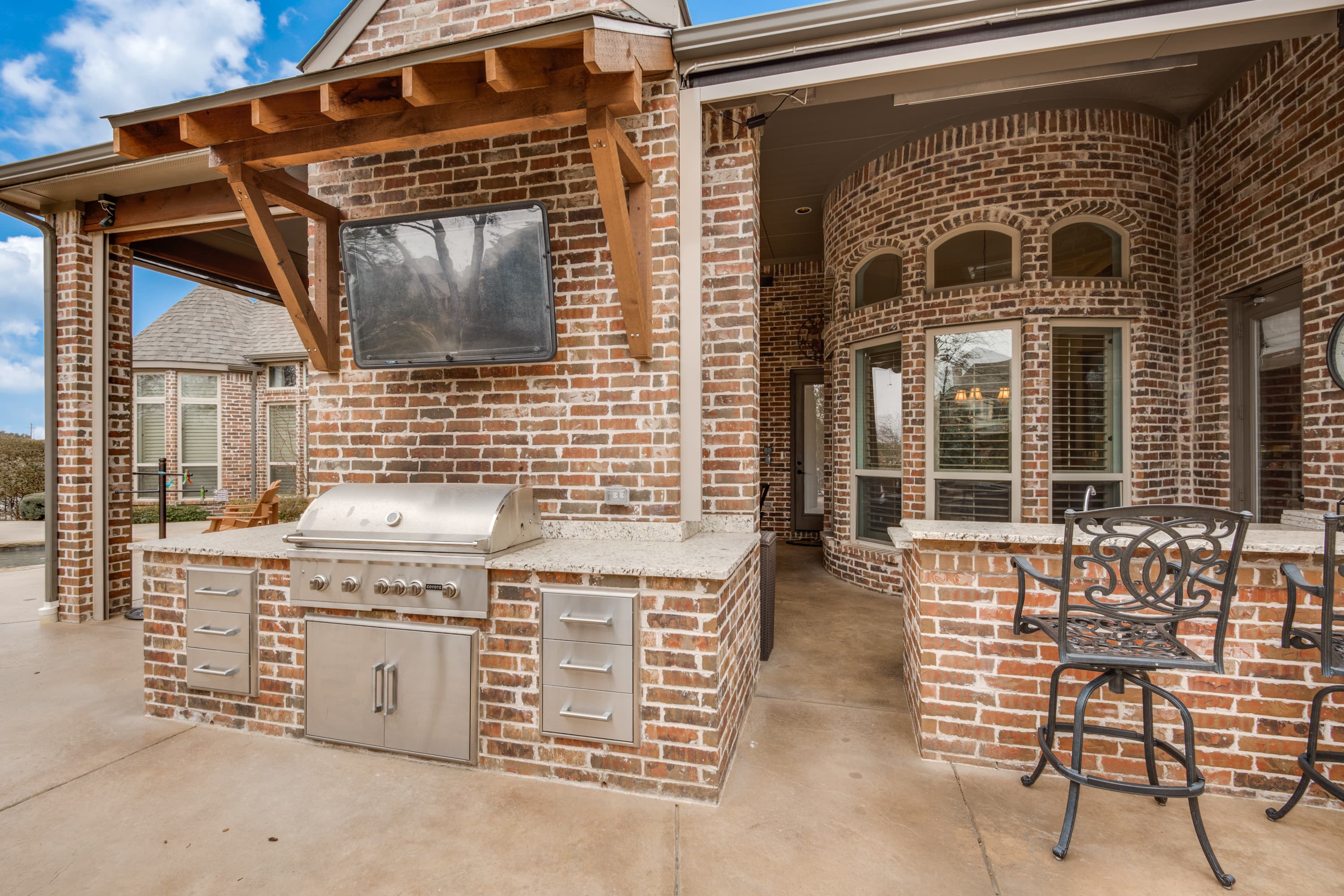 luxury outdoor kitchen remodel