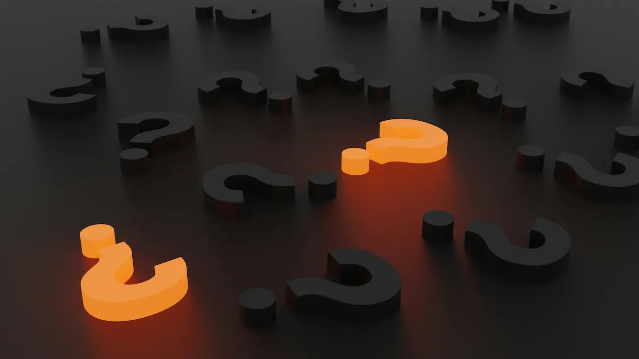 Glowing question marks on a dark background, representing sponsor selection criteria, decision-making questions and attractiveness checks for sports clubs.