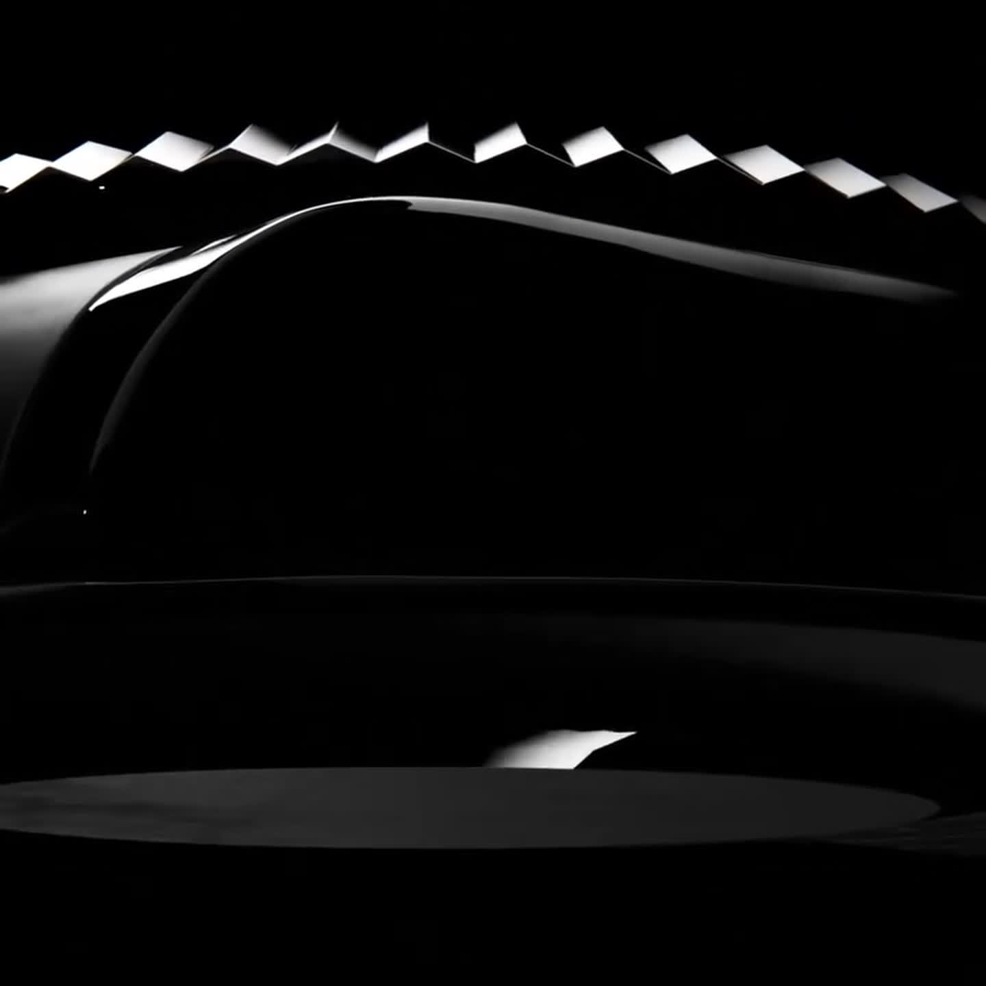 Ipséité distinction watch side view