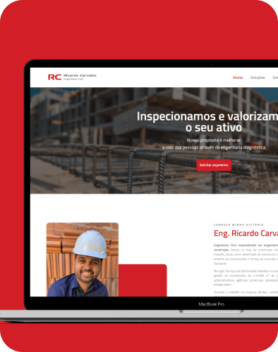 Notebook aberto, exibindo imagem do site Engenheiro Ricardo