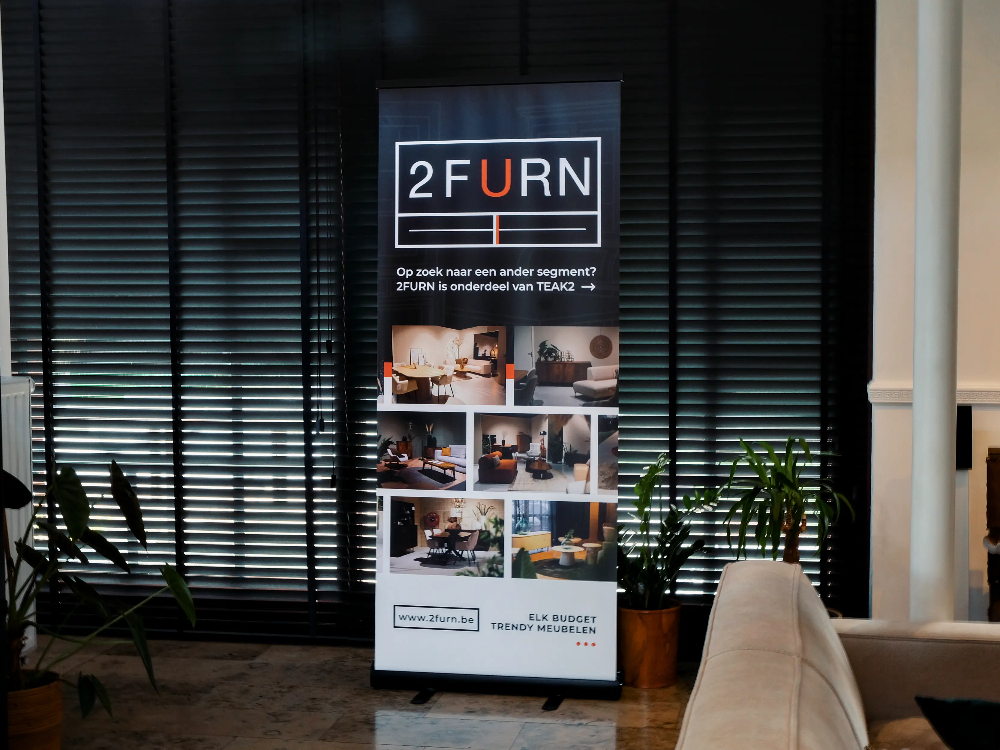 Drukwerk voor meubelwinkel 2FURN. Grafisch ontwerp en rollupbanner printen door Grafisch bureau FuturPhase.