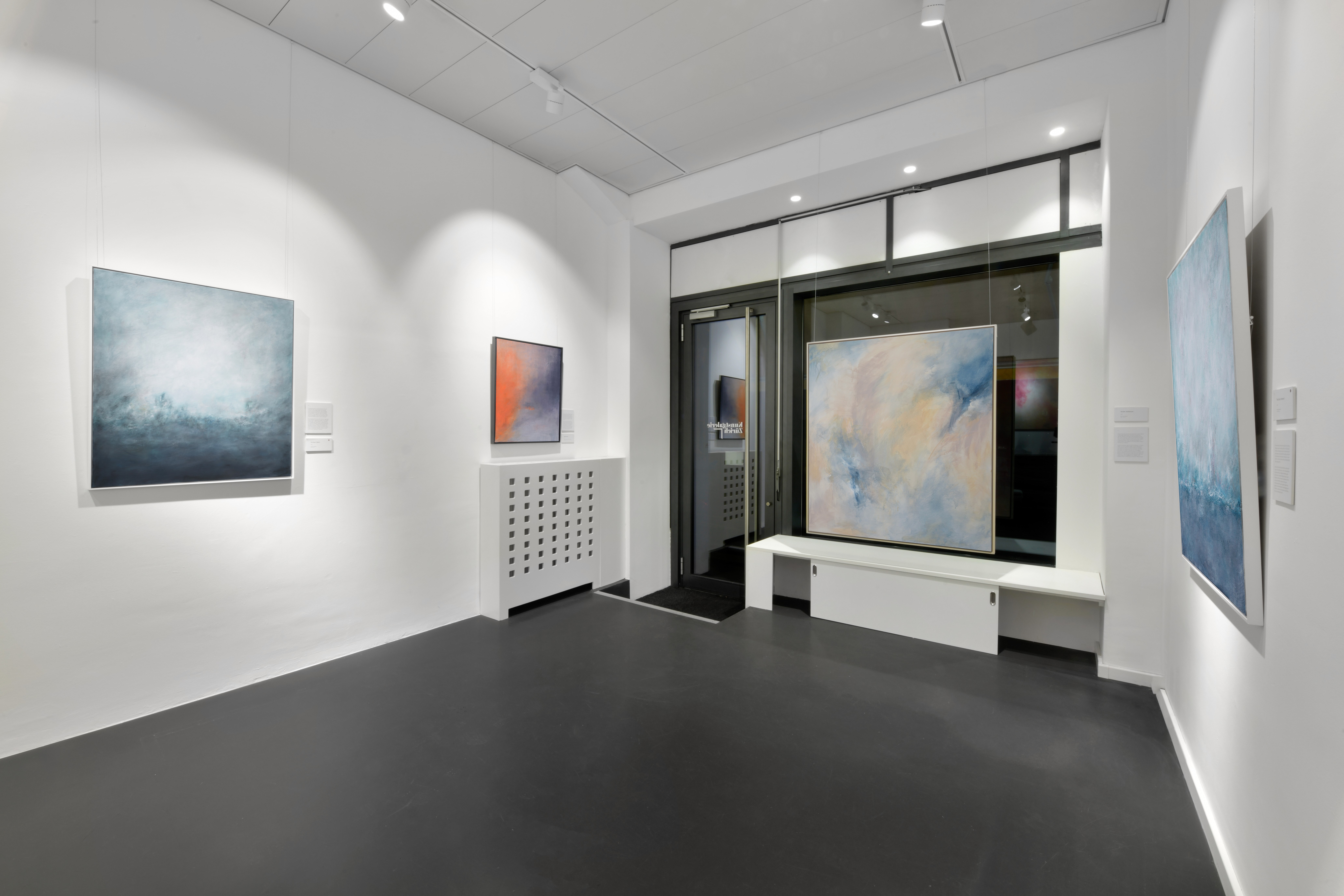 Ein klarer, heller Raum für Kunst am Hottingerplatz Zürich