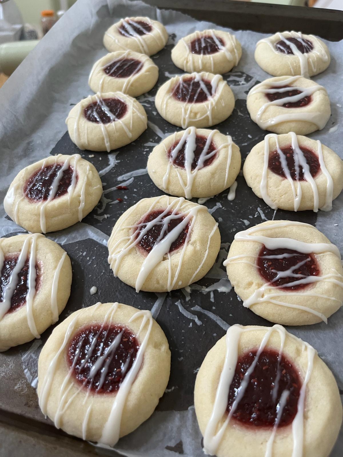 Avocado Toast with Blueberrie served in a large plate