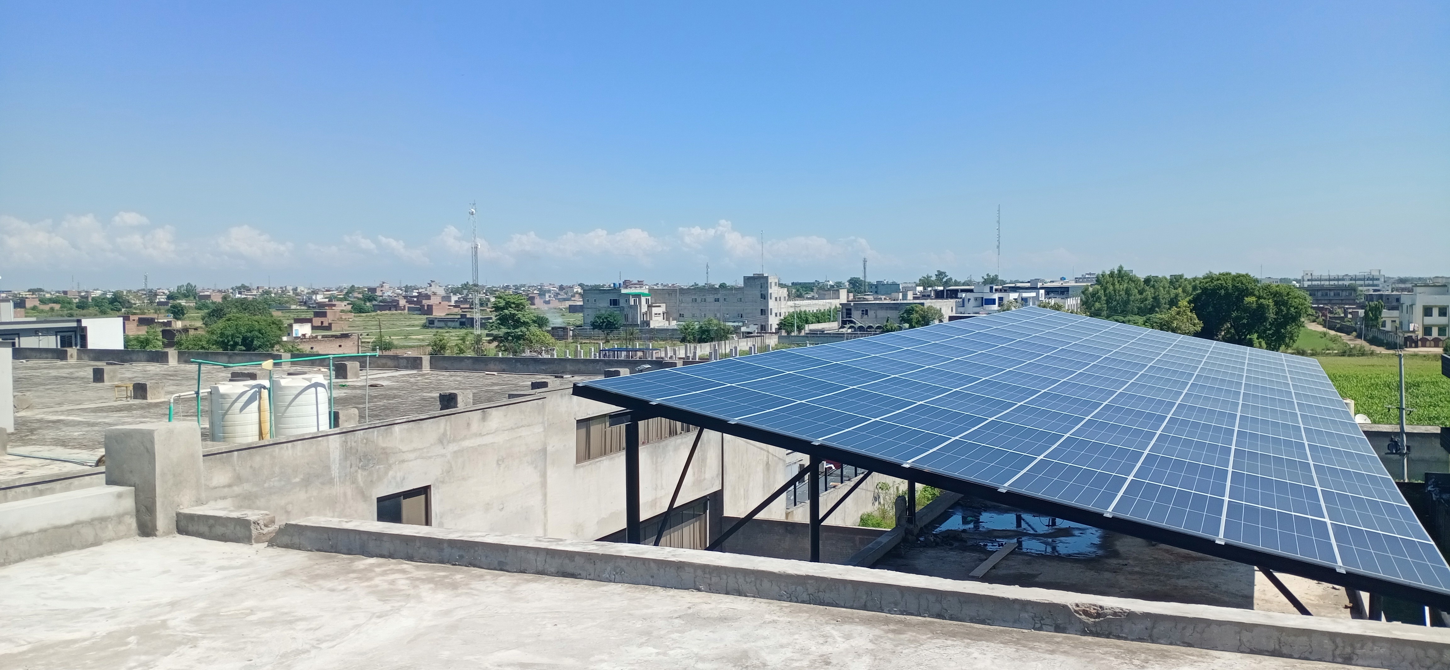 Solar panel on Pakistani factory