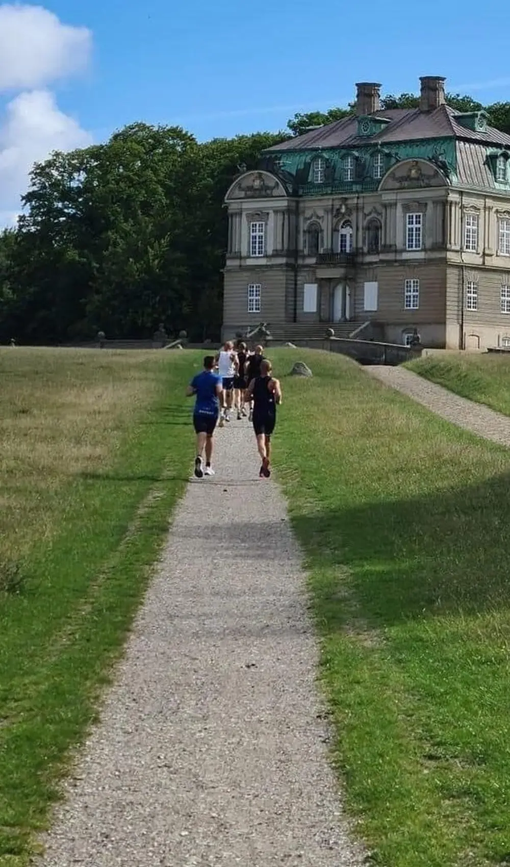 Peak performance coach offering mindset transformation and strategies for extraordinary results. Book a free breakthrough session to improve work-life balance and achieve fulfillment