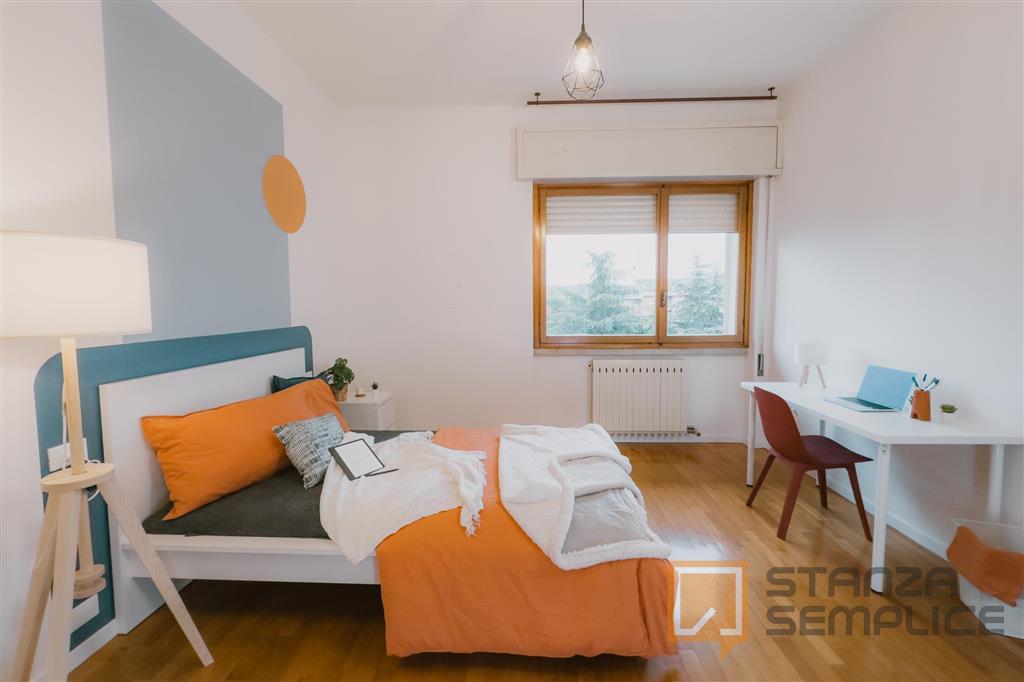 14 sqm room in Via Cipro, Brescia