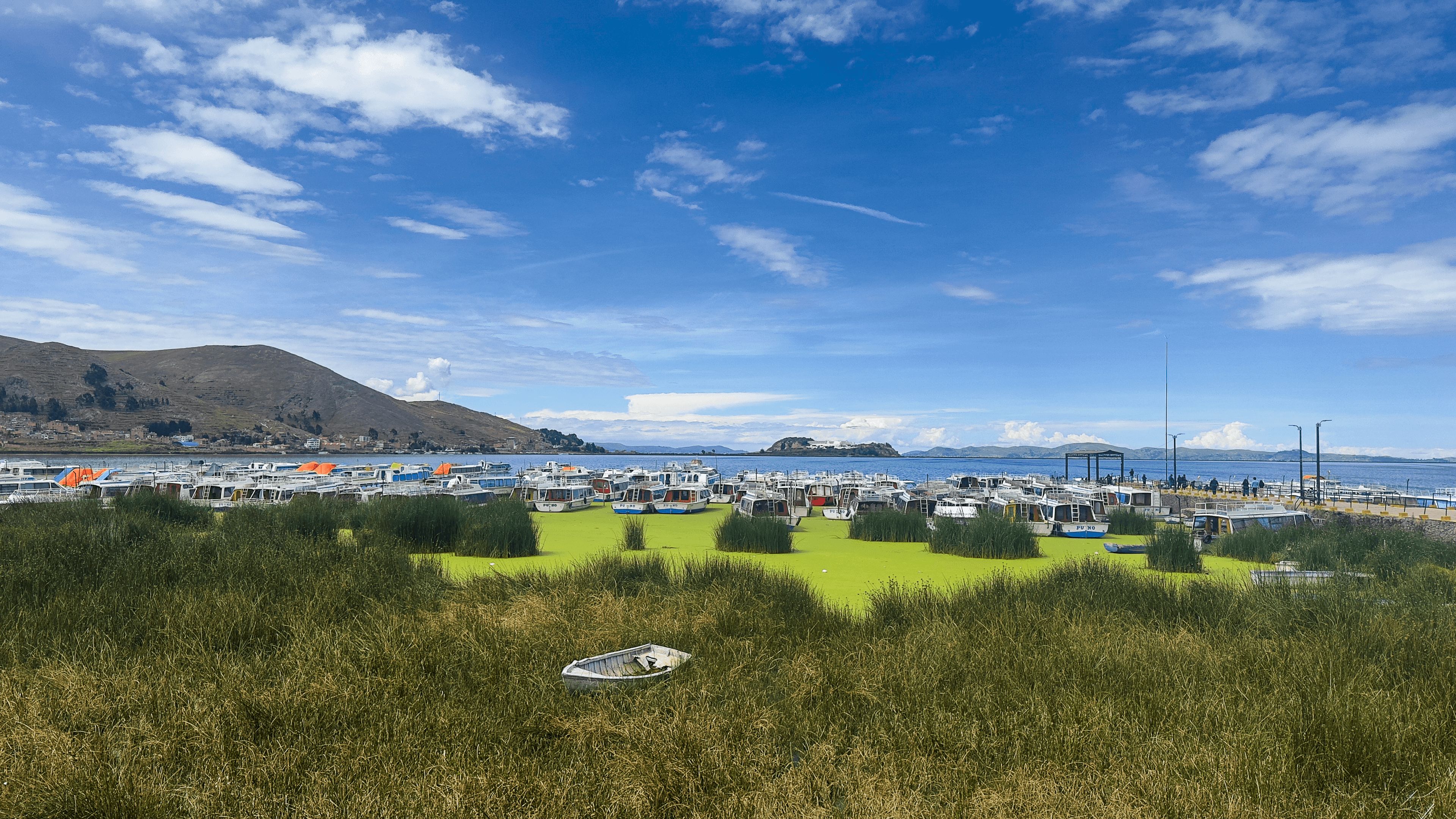 Le lac Titicaca vue de Puno au Pérou