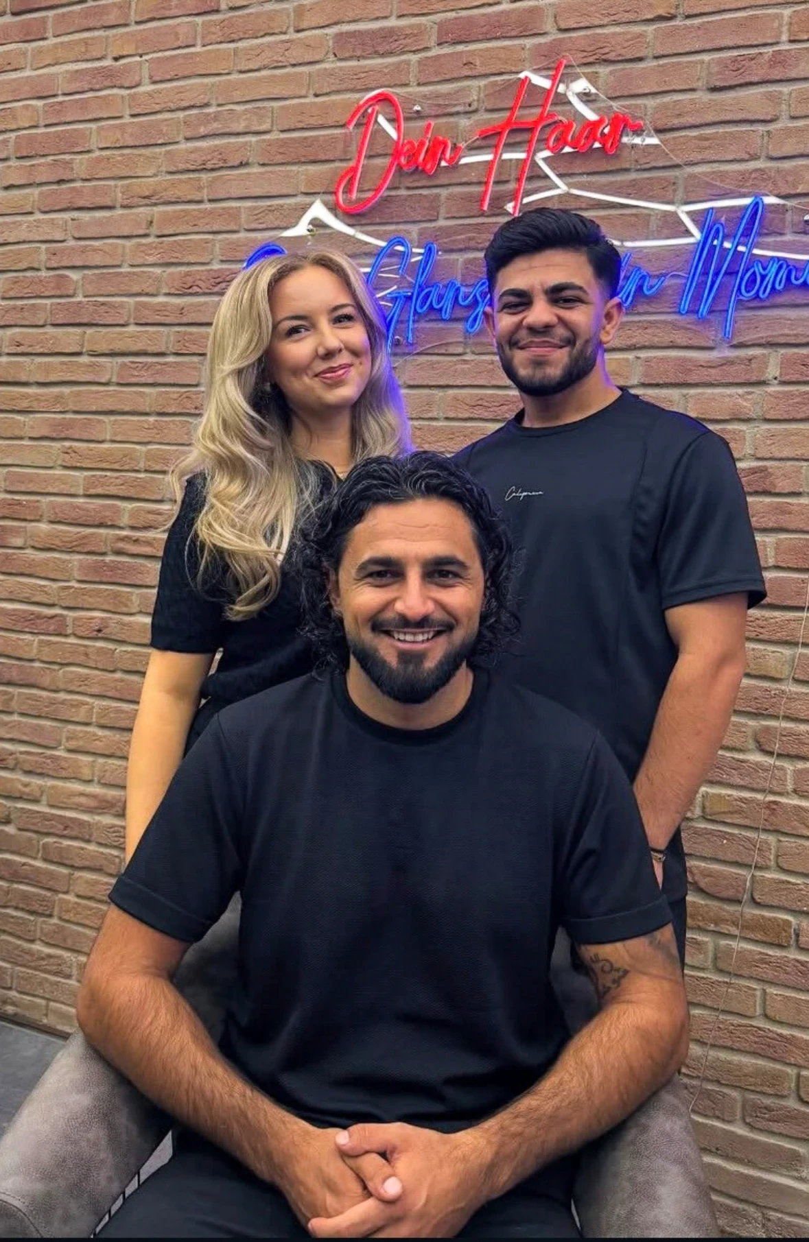 By Saif Frisör Stadthagen Saif, Marie und der Azubi am posieren.