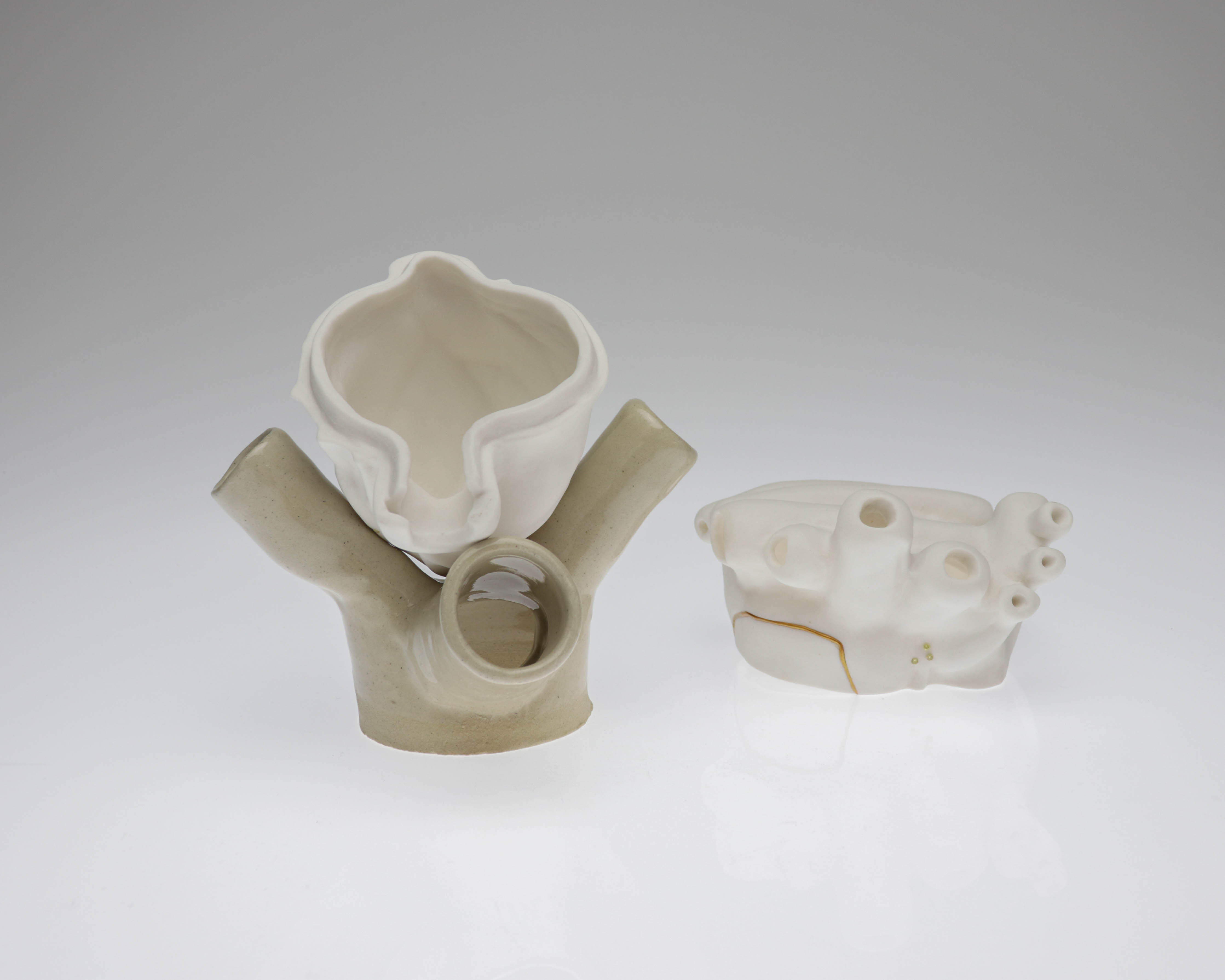 Individual view of a unique ceramic heart from Perfect Imperfection series by Yuxin Song. Highlighting cracks with cubic zirconia and mica powder. Light-up sculpture made with resin, 2022.