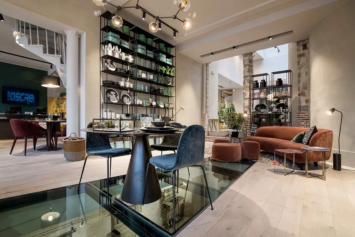 Bar contemporain avec grande cave à vins — photographie d’architecture intérieure Lille | Anteale Yann Manac’h 2025