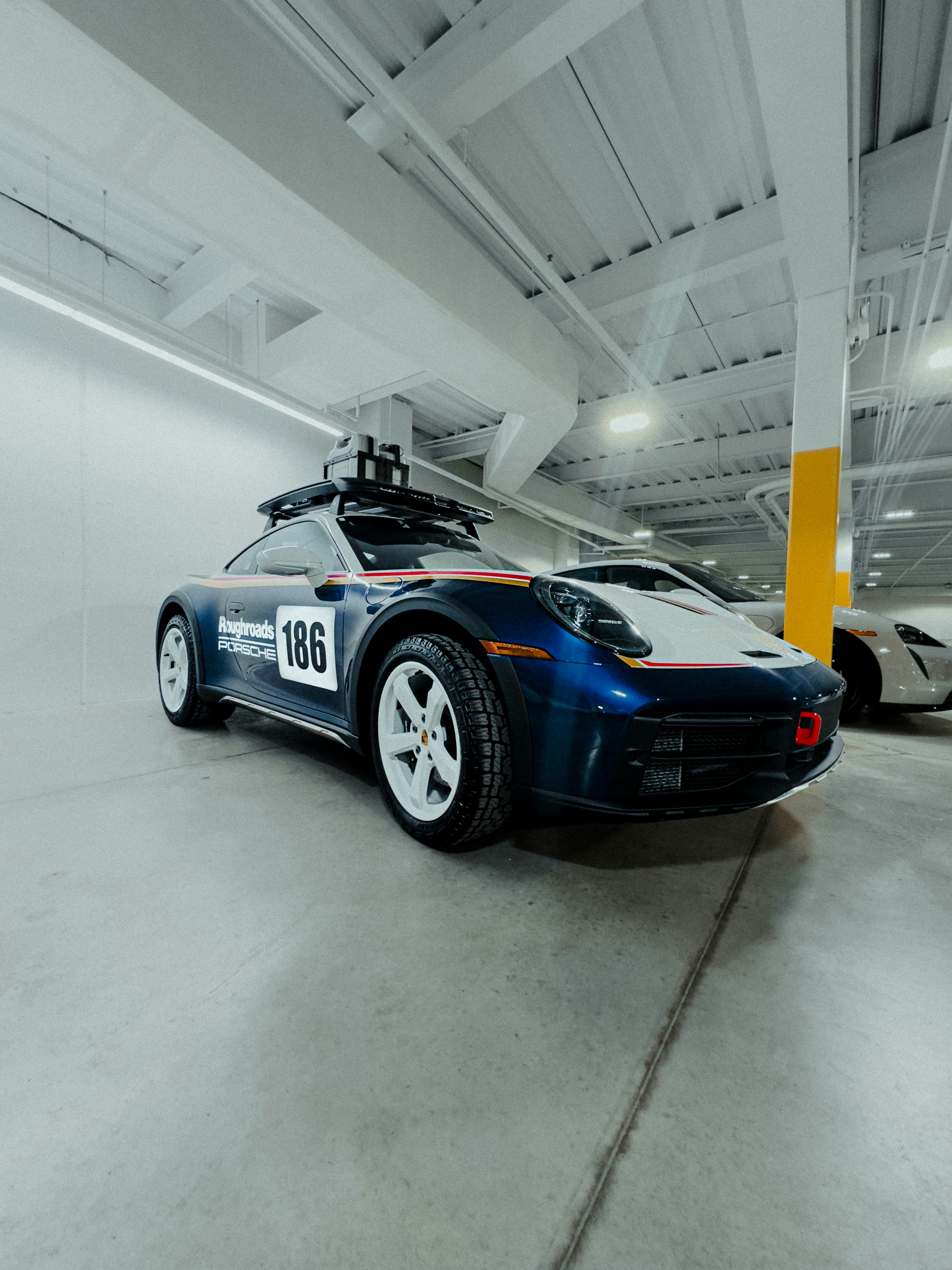 Blue sports car with number 186 and roof sensors.
