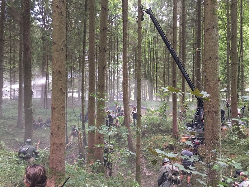 The „Trautmann“ forest set: a camera crane between the trees, extras in uniform