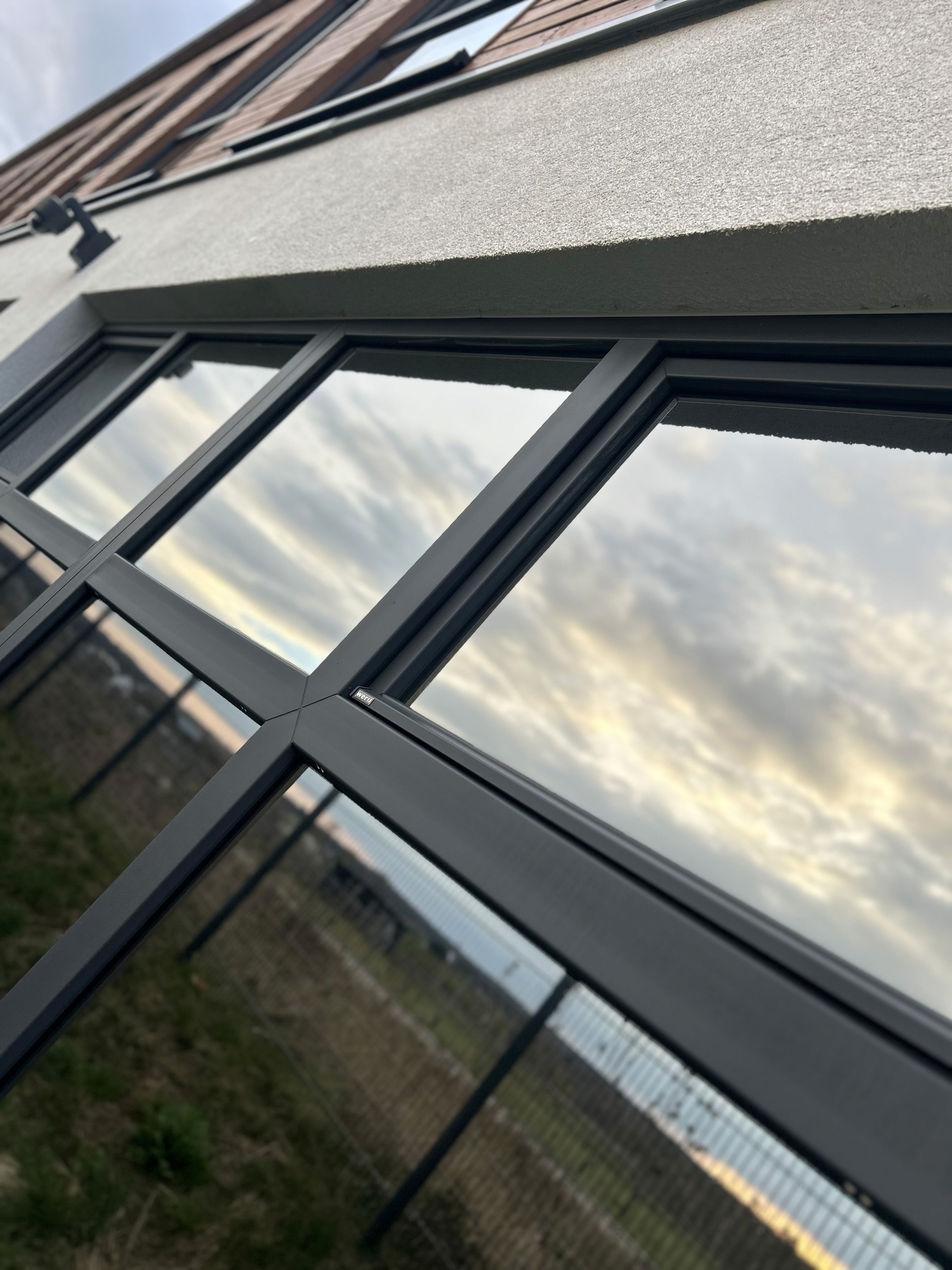 Sonne spiegelt sich in der reflektierenden Folie