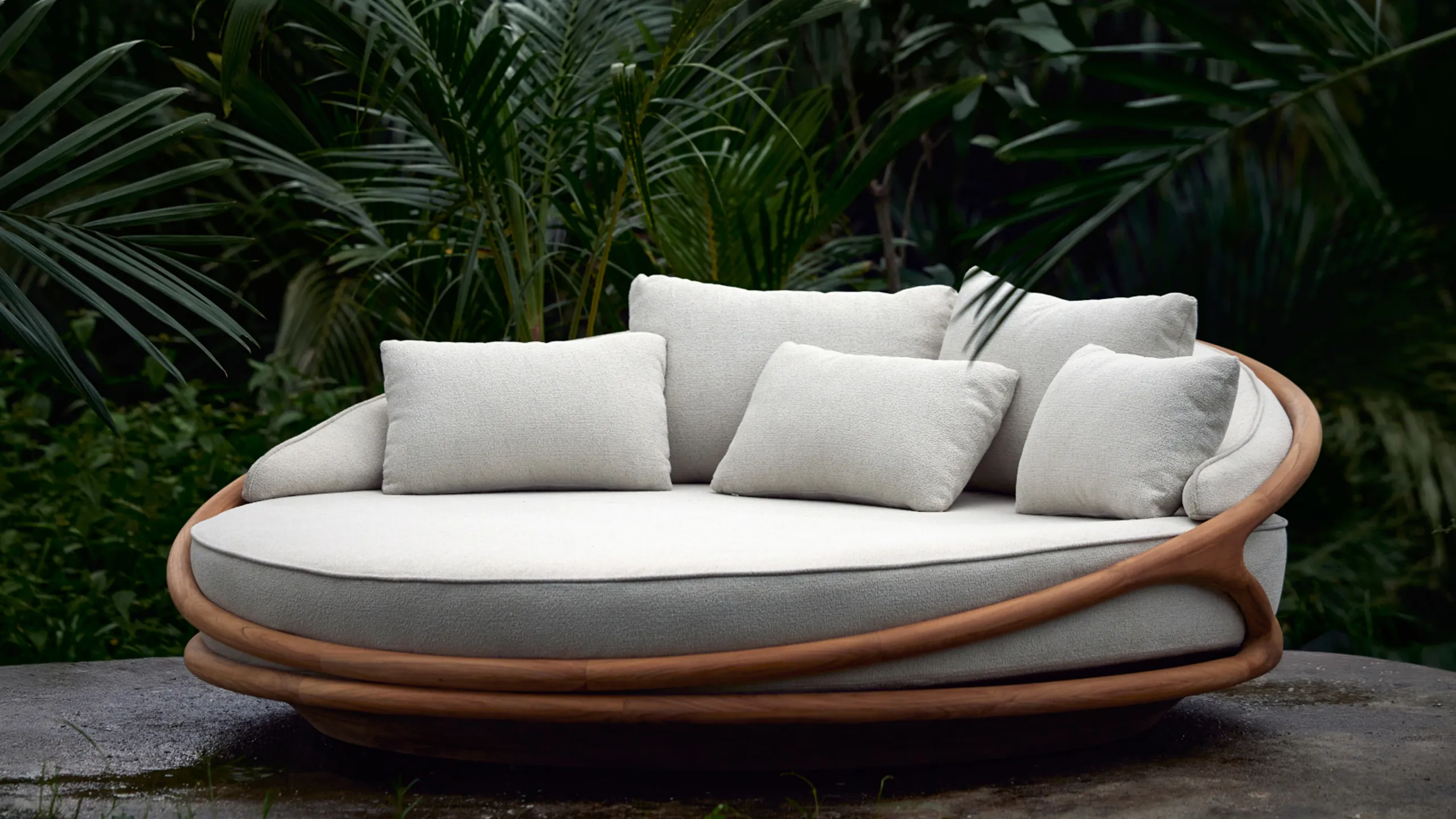 MORPHO BY TOMORROWLAND’s couch 