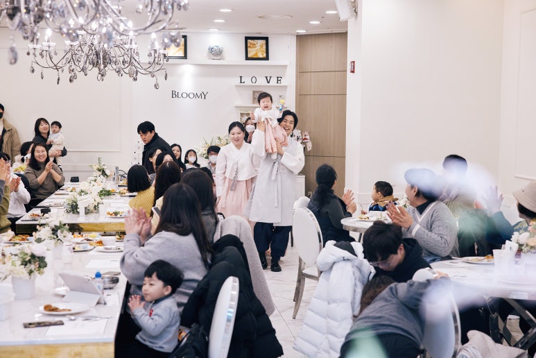 부천 블루미파티하우스 돌스냅 촬영 후기 | 오는계절스냅이 담은 첫 생일의 온기
