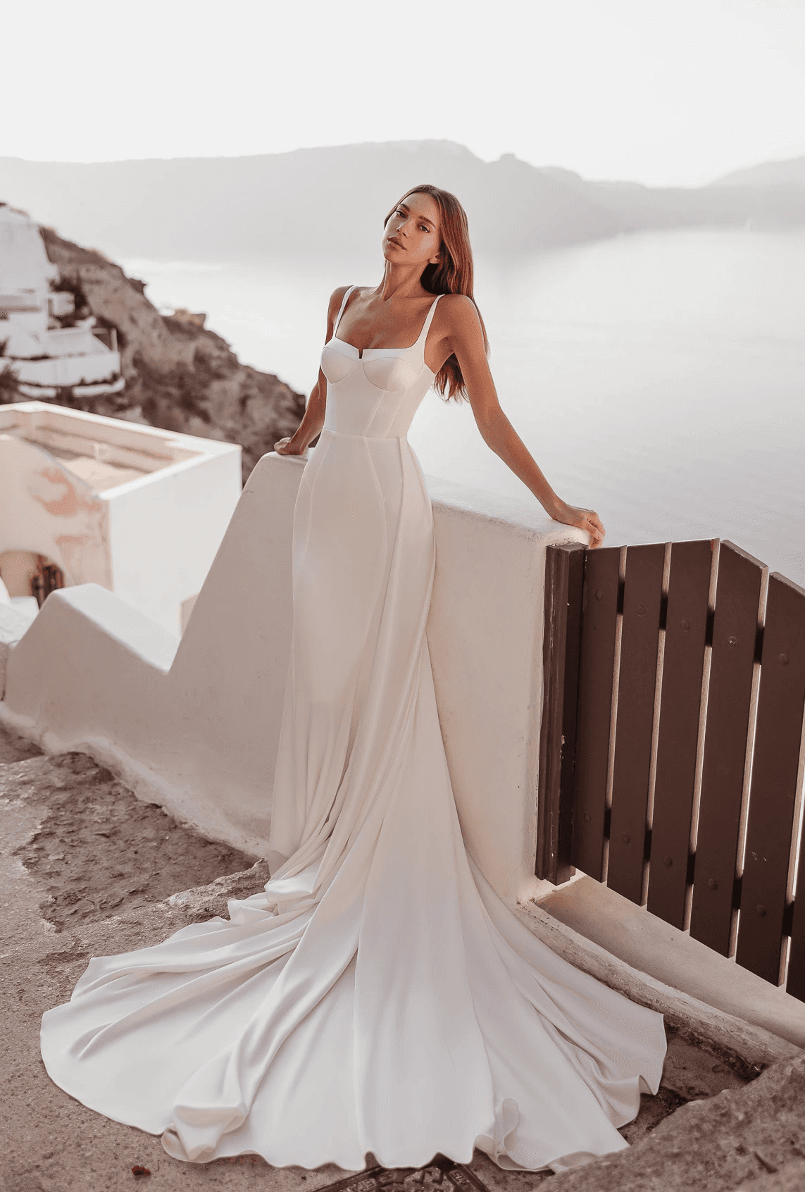 Clean-Chic Fit-and-Flare Hochzeitskleid mit schlichtem Design – Brautmode Trends 2026