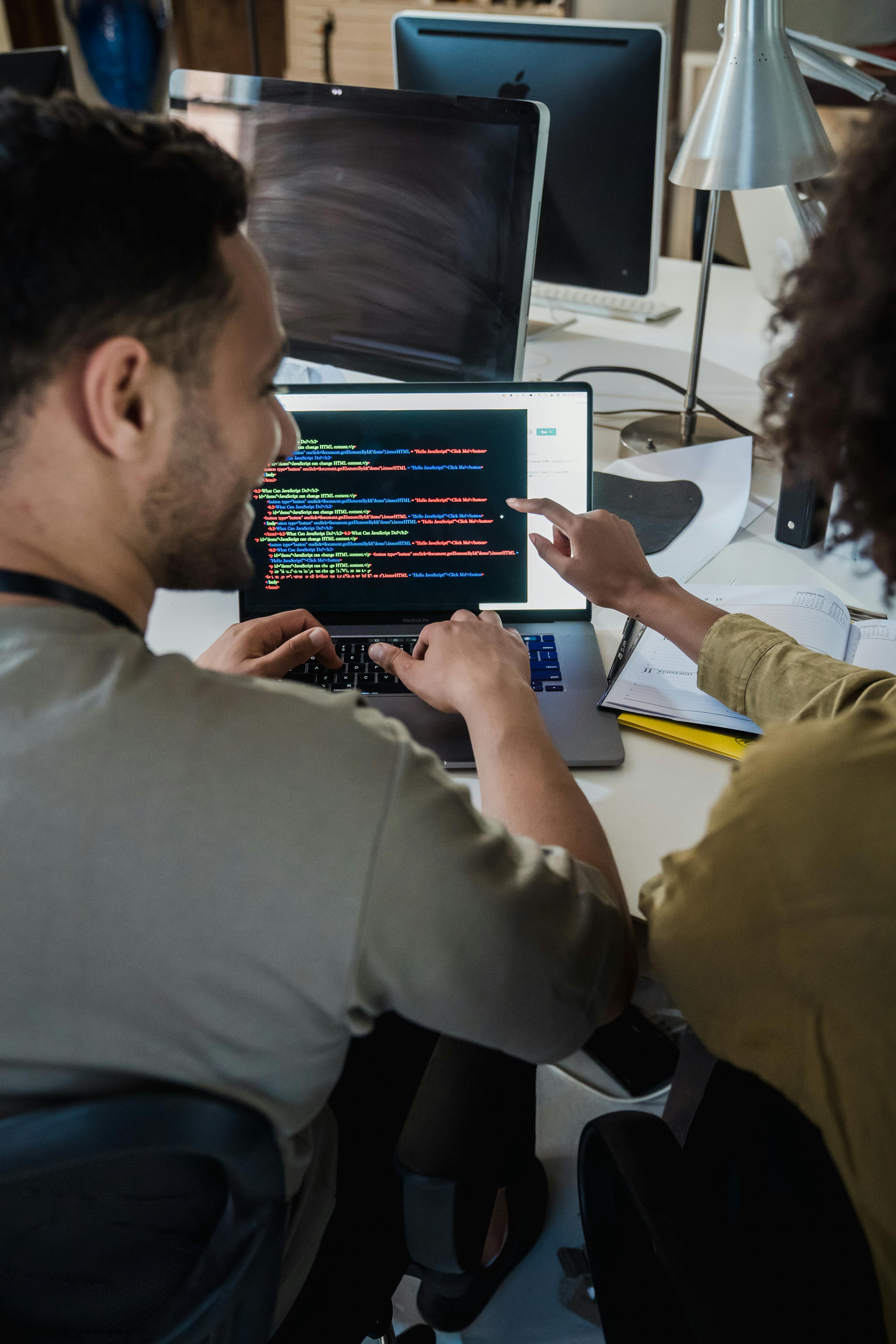Sessione di formazione one-to-one in programmazione e sviluppo front-end con istruttore e studente