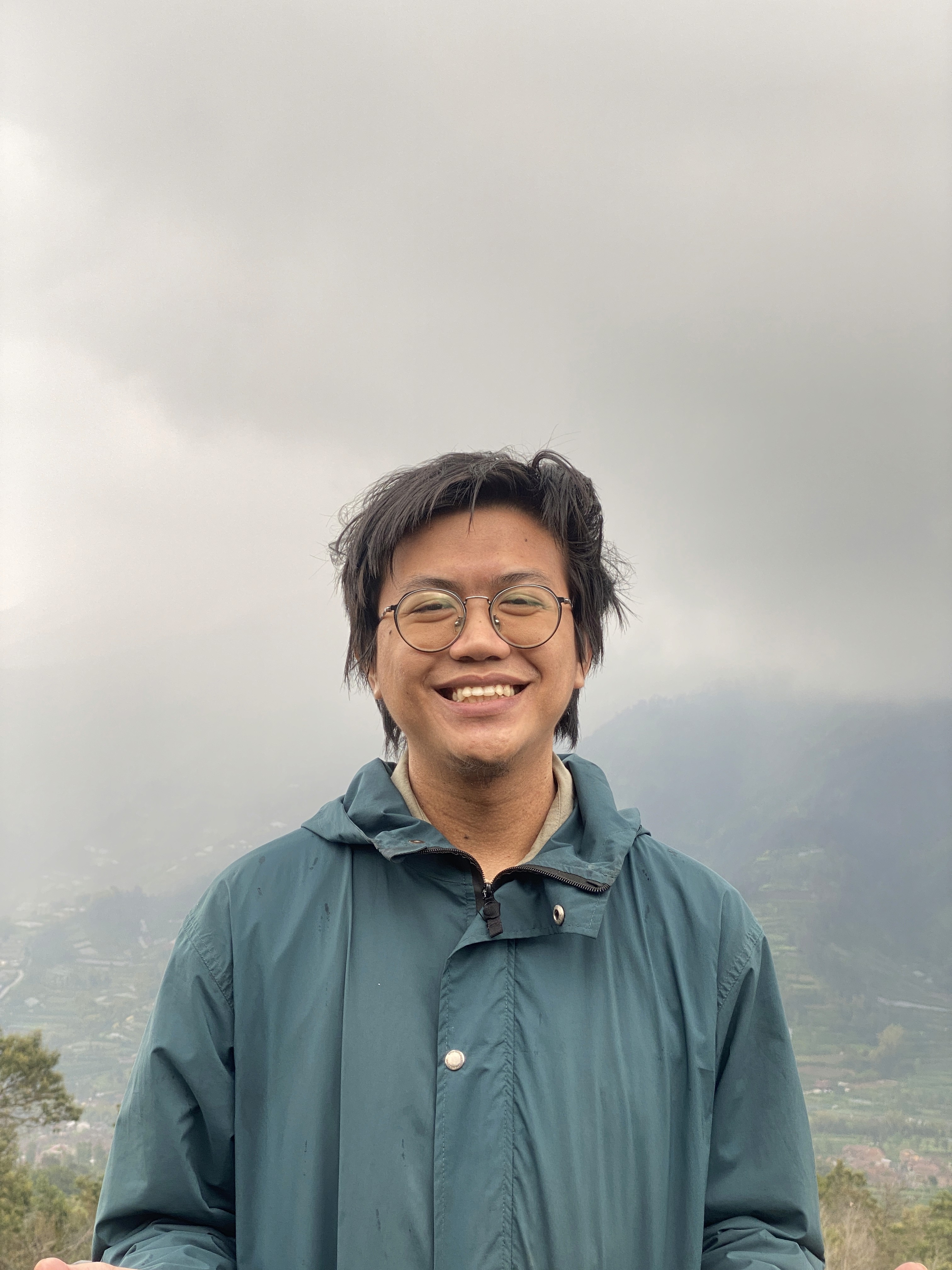 Image of Bayu , Man in 25 ages wearing green teal jacket
