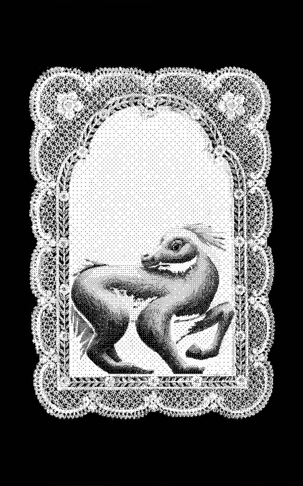 Affiche artistique en noir et blanc présentée dans un cadre ornemental baroque. L'image centrale montre une silhouette abstraite de forme organique sur fond clair, entourée d'une bordure décorative aux motifs floraux et géométriques complexes.