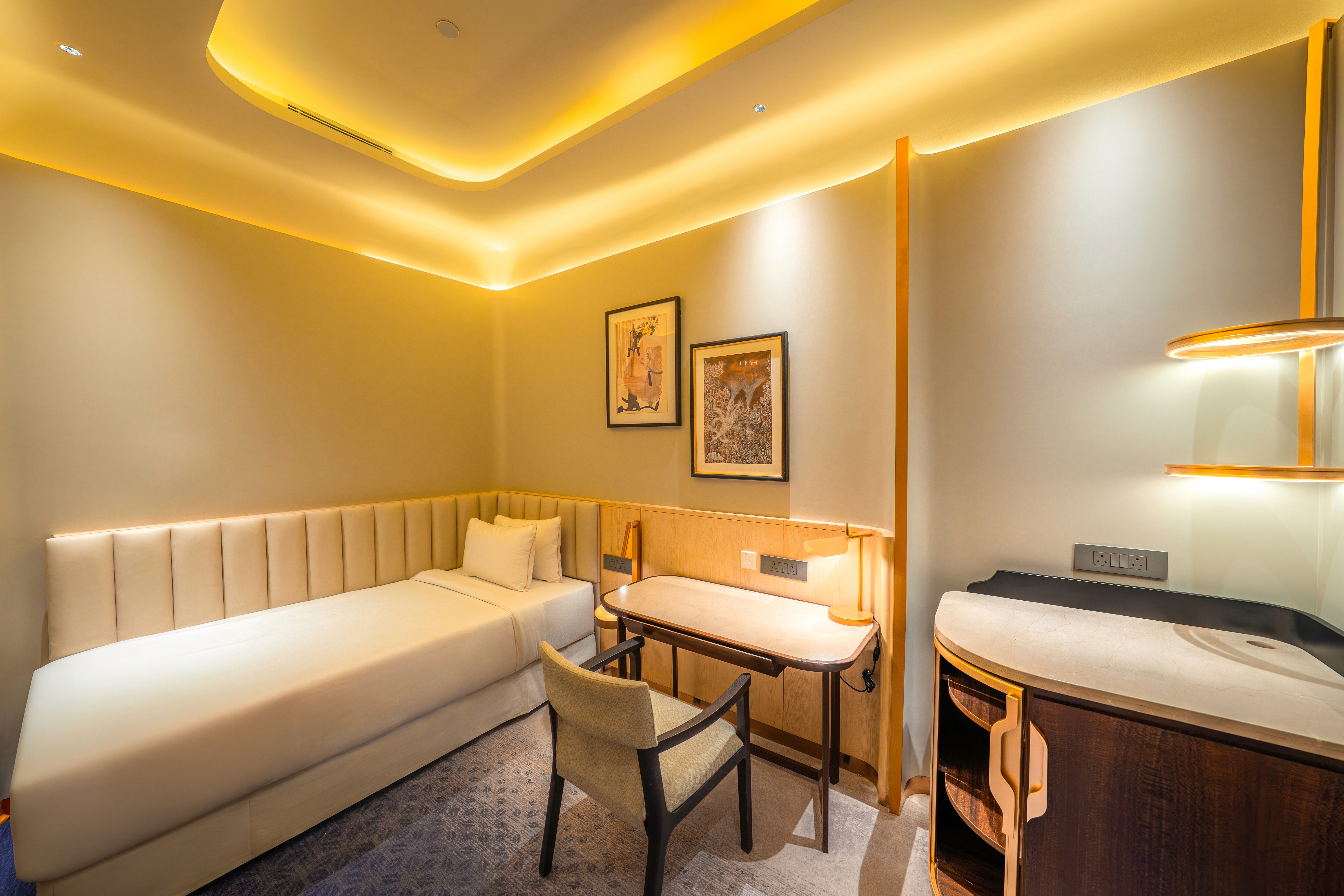 man wearing brown knit crew-neck sweater