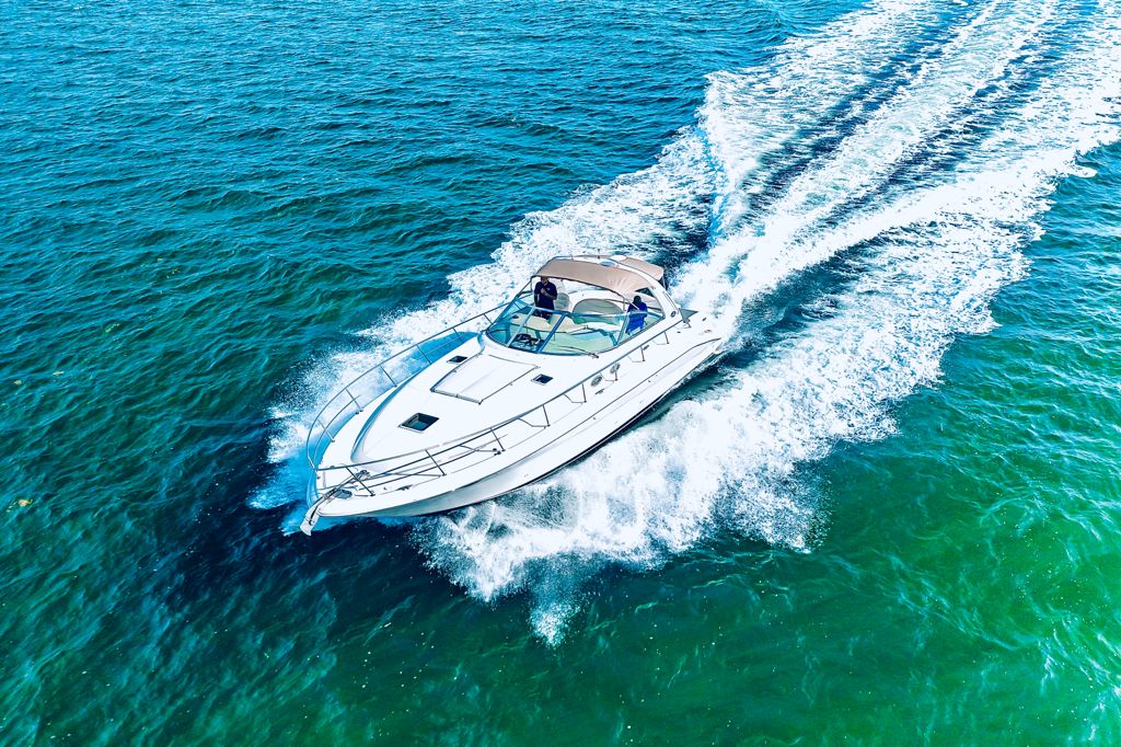 Yacht rental in Miami: 45ft Sea Ray Express on the open water