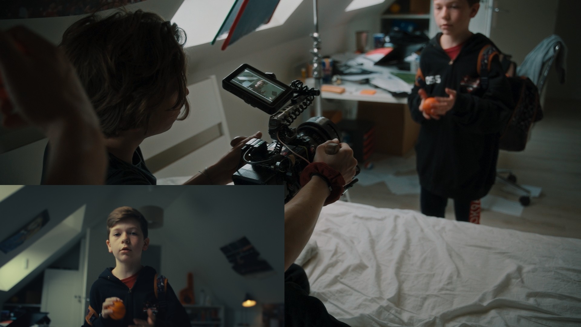 Scène de tournage en intérieur, focus sur un garçon en sweat noir tenant un ballon.